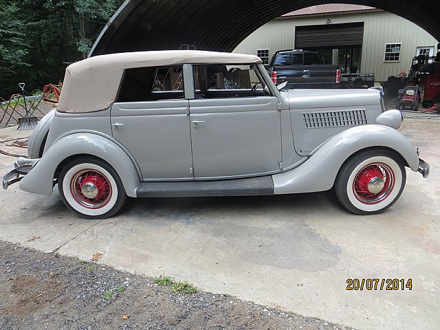 1935 Ford Sedan