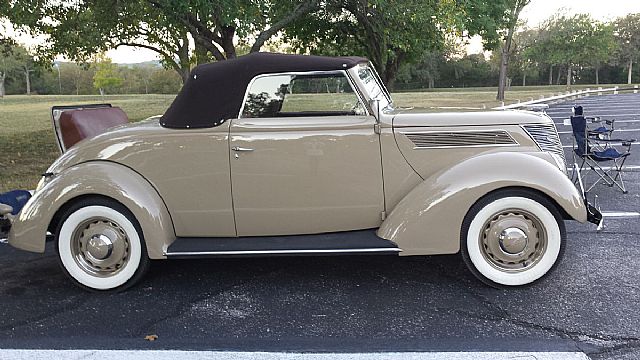 1937 Ford Deluxe