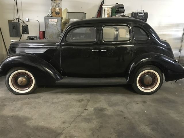 1938 Ford Sedan