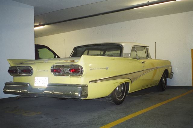 1958 Ford Skyliner