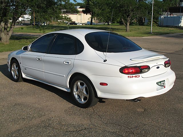 1999 Ford Taurus