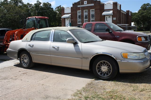 2002 Lincoln Town Car