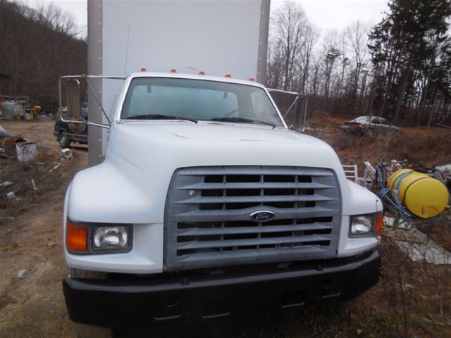 1999 Ford F800