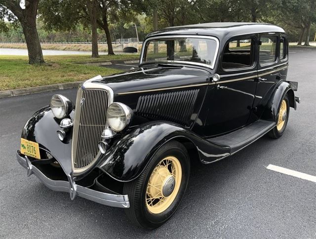 1934 Ford Sedan Deluxe