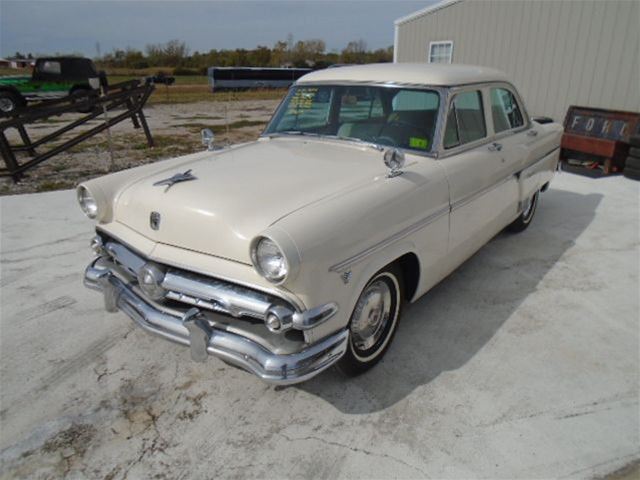 1954 Ford Crestline