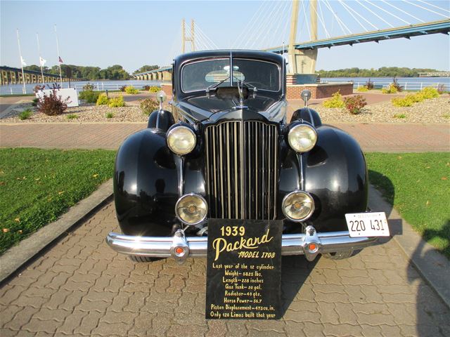 1939 Packard 1708