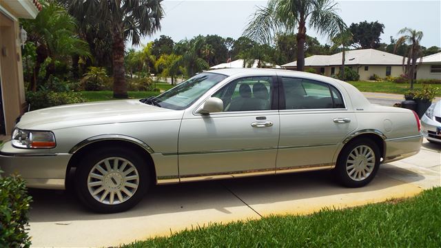 2005 Lincoln Town Car for sale