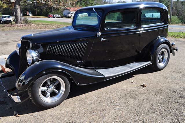 1934 Ford 2 Door Sedan