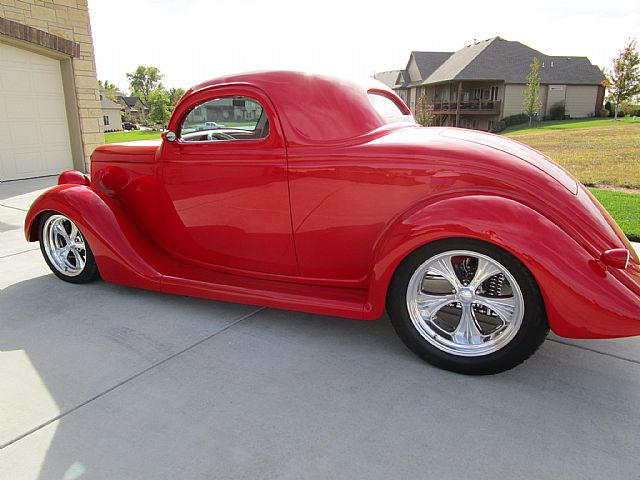 1935 Ford Custom