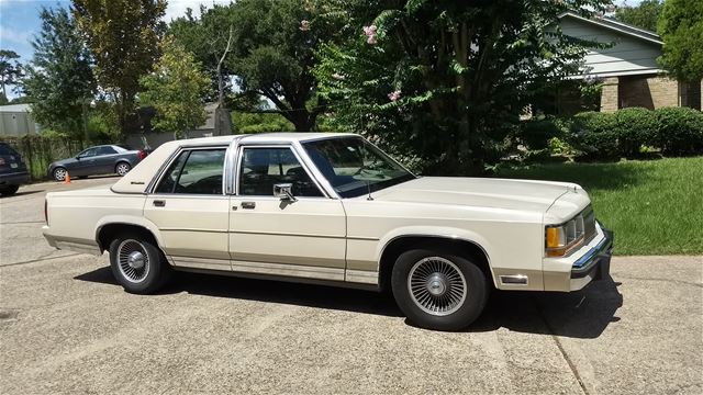 1990 Ford Crown Victoria