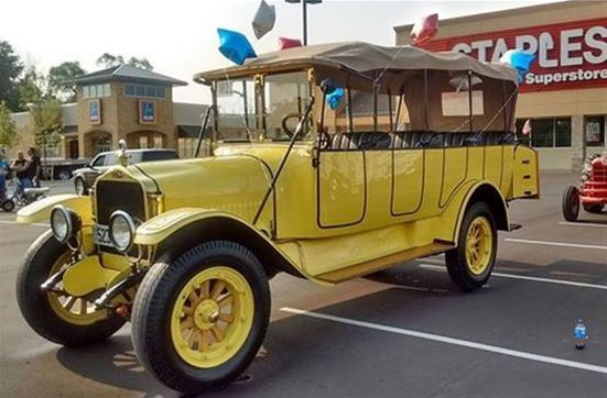 1925 White Yellowstone Park Tour Bus