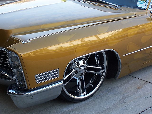 1966 Cadillac Deville лоурайдер