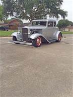 1932 Ford 5 Window Coupe Picture 2