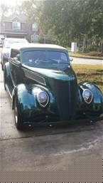 1937 Ford Cabriolet Picture 2