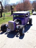 1929 Ford Model A Picture 2