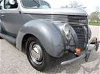 1938 Ford Deluxe Picture 2
