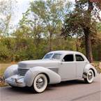 1937 Cord 810 Picture 2