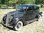 1935 Ford 4 Door Picture 2