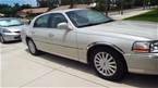 2005 Lincoln Town Car Picture 2