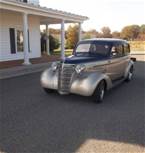 1938 Chevrolet Deluxe Picture 2