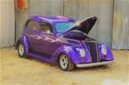 1937 Ford Sedan Picture 3