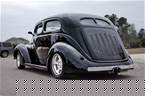 1937 Ford Sedan Picture 3