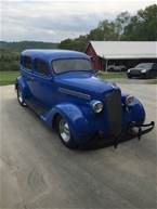 1935 Plymouth Sedan Picture 4
