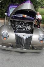 1940 Ford Sedan Picture 7